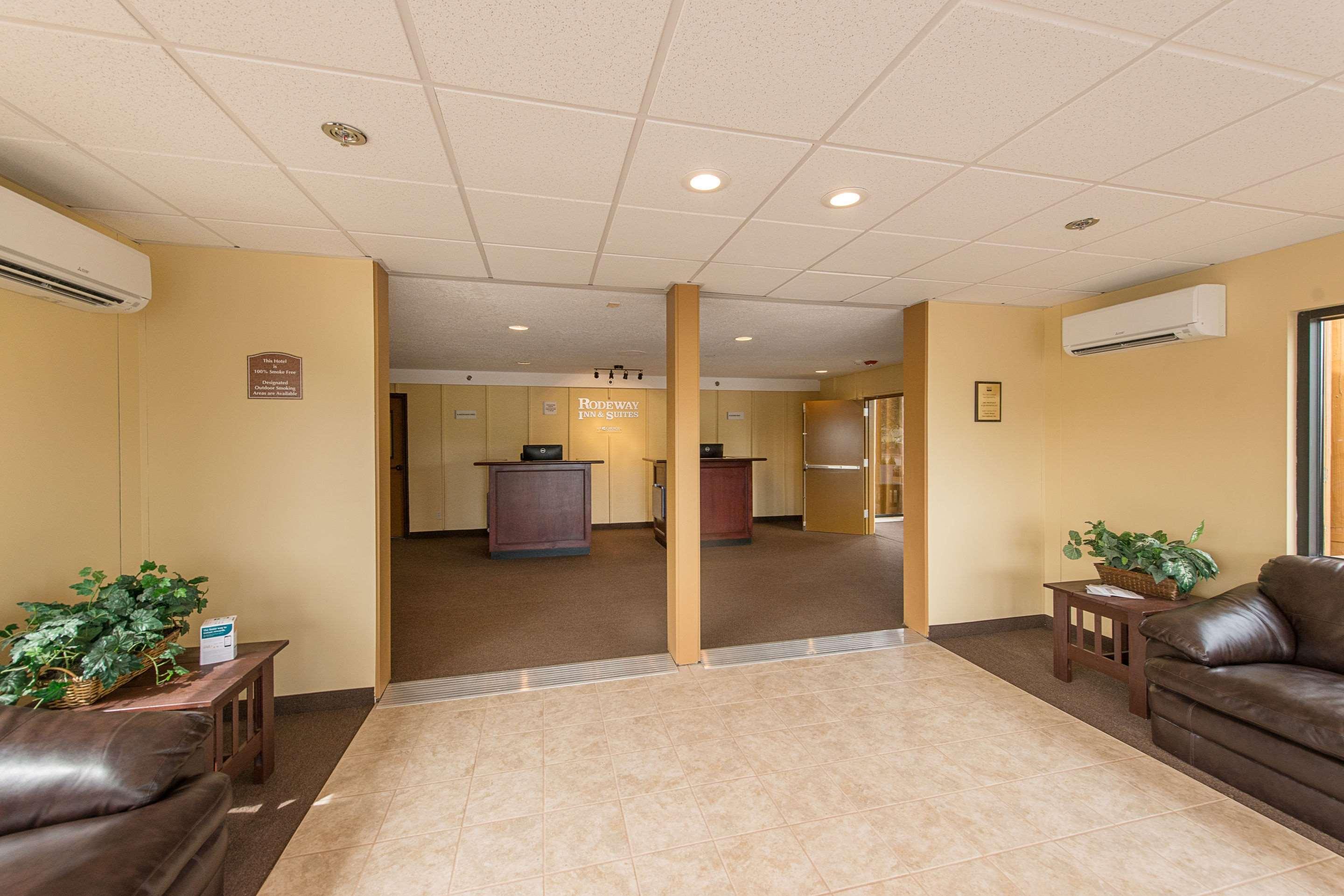 Rodeway Inn & Suites Portland - Jantzen Beach Exterior foto