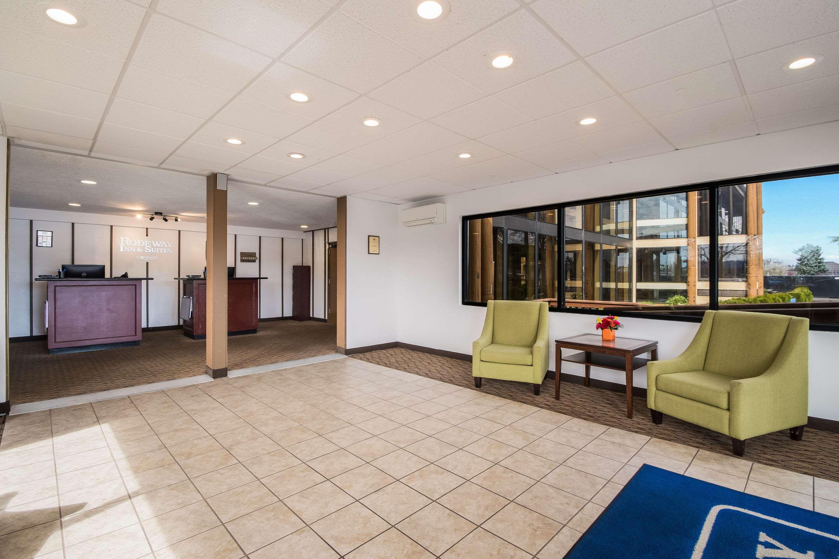 Rodeway Inn & Suites Portland - Jantzen Beach Exterior foto