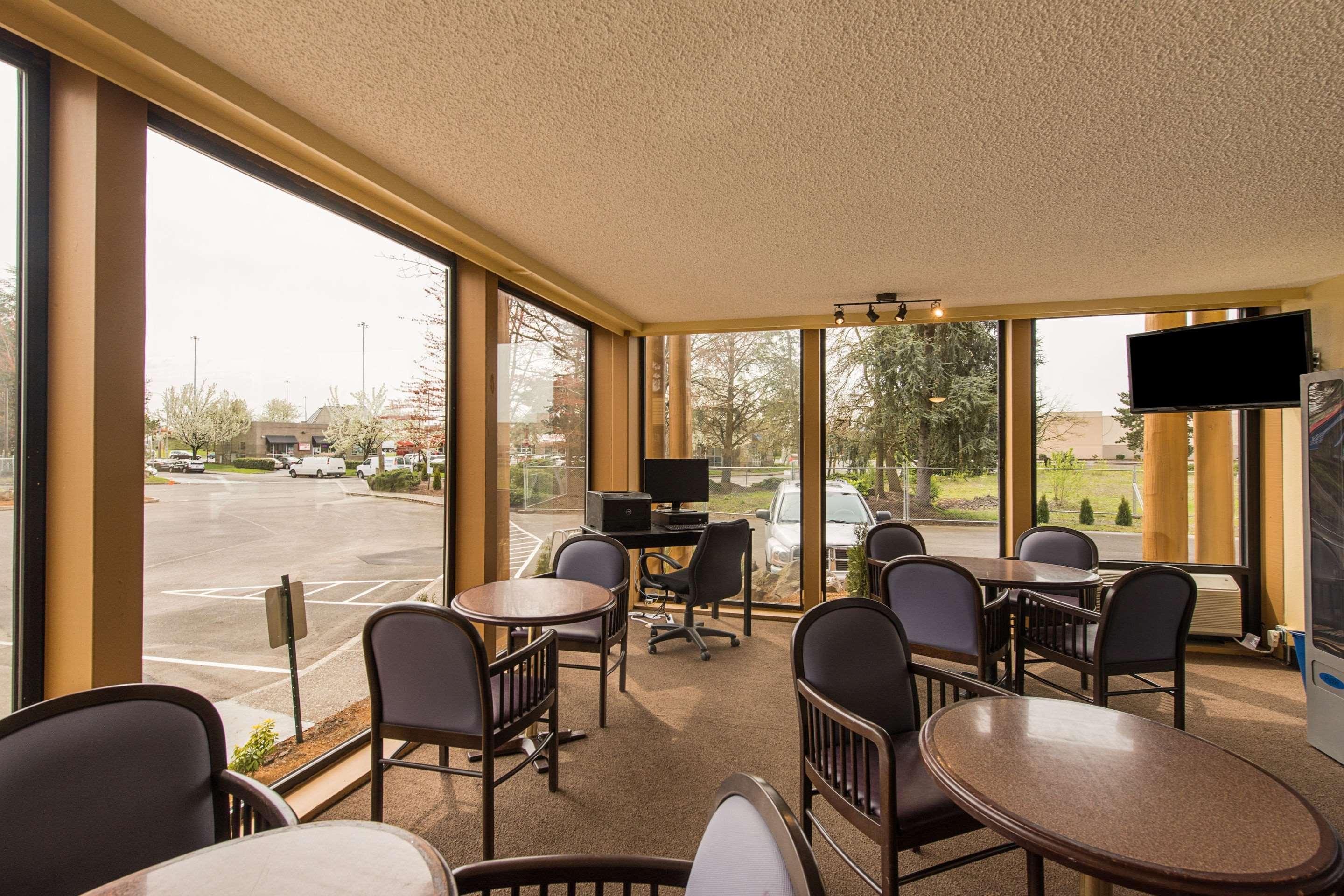 Rodeway Inn & Suites Portland - Jantzen Beach Exterior foto