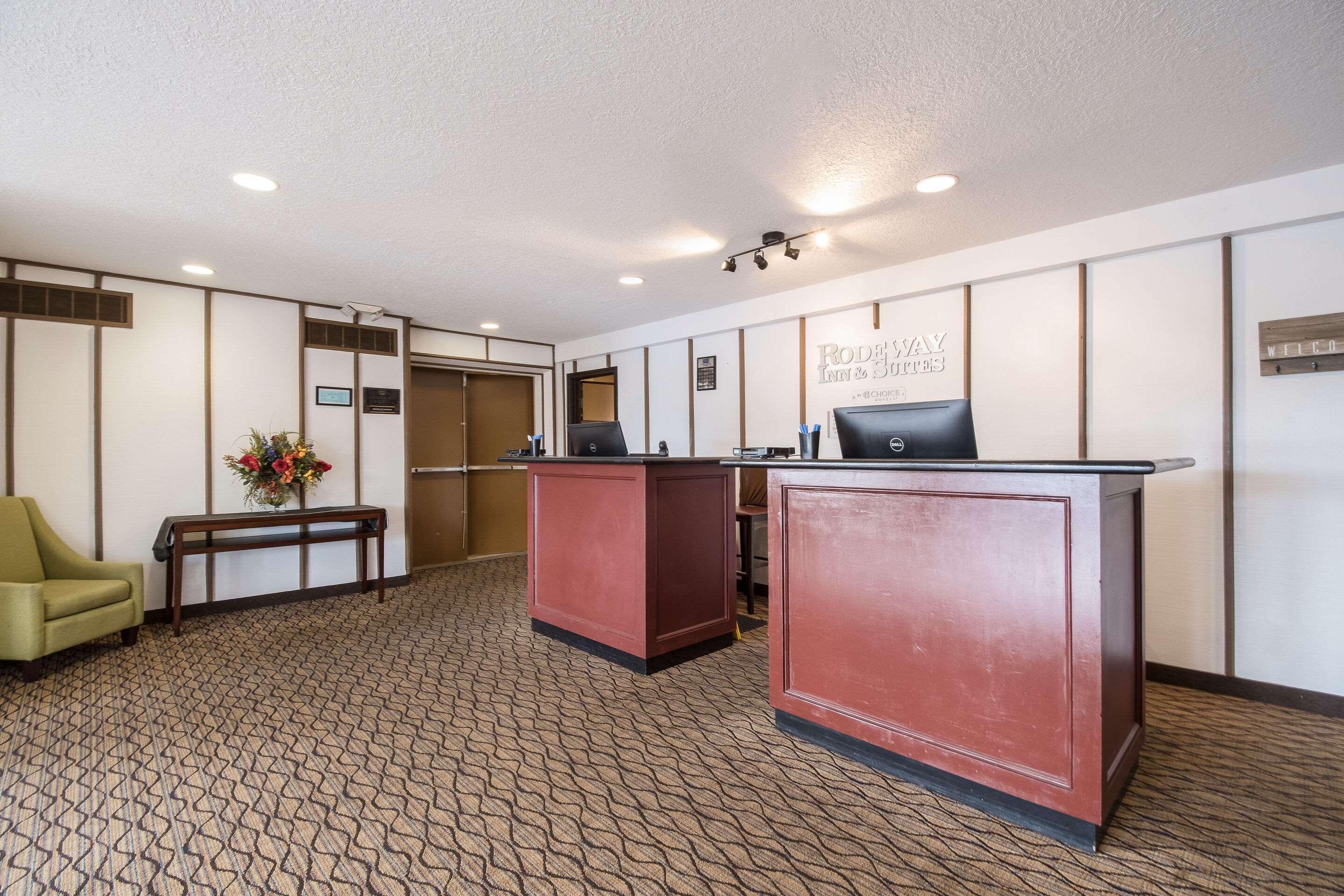 Rodeway Inn & Suites Portland - Jantzen Beach Exterior foto