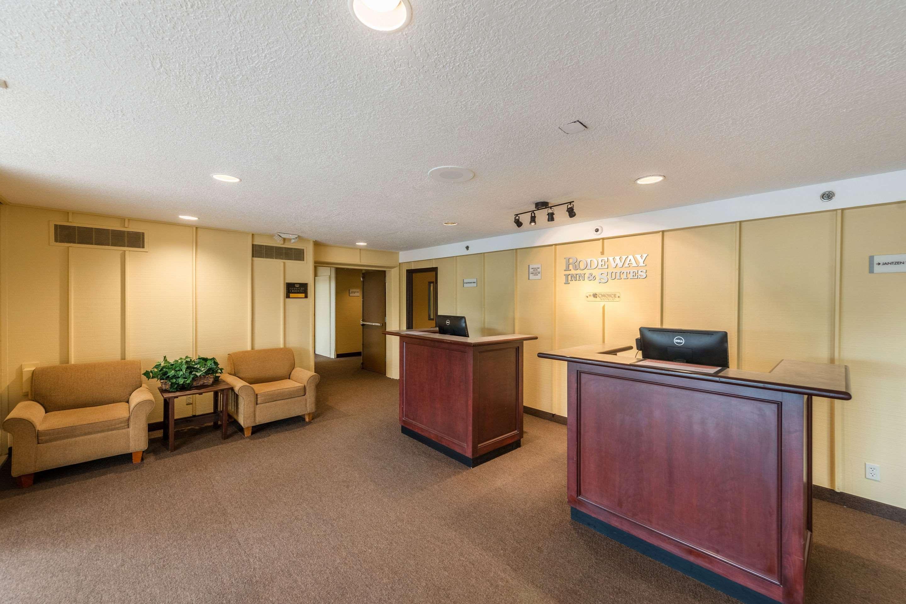 Rodeway Inn & Suites Portland - Jantzen Beach Exterior foto