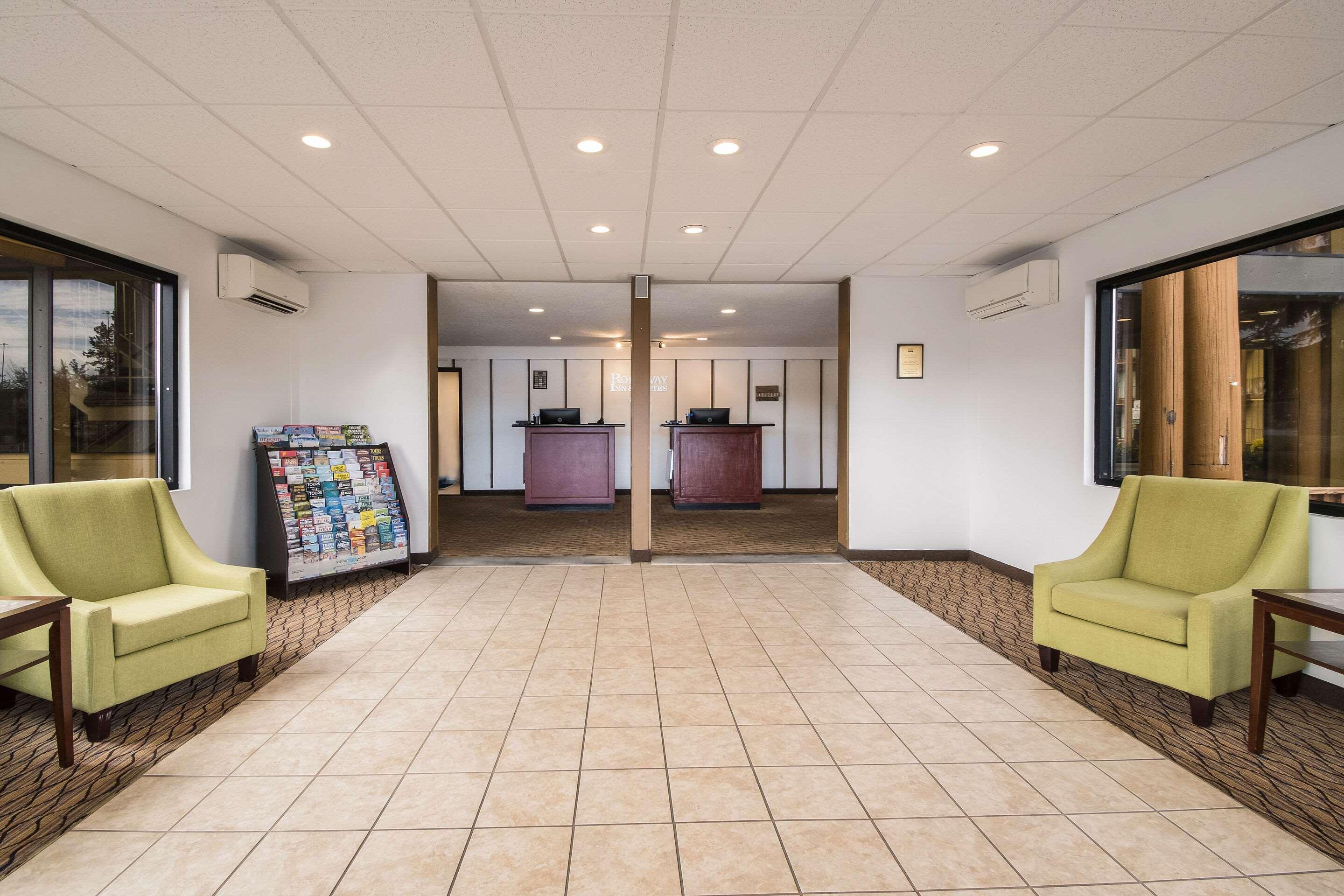 Rodeway Inn & Suites Portland - Jantzen Beach Exterior foto